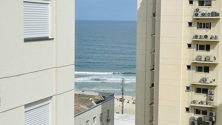 Apartamento com piscina e serviço de praia - Pitangueiras