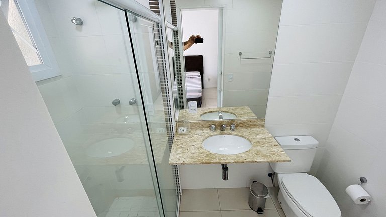 Apartamento com piscina e serviço de praia - Pitangueiras