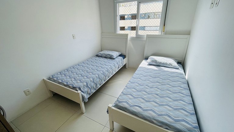 Apartamento com piscina e serviço de praia - Pitangueiras