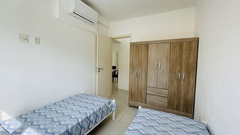 Apartamento com piscina e serviço de praia - Pitangueiras