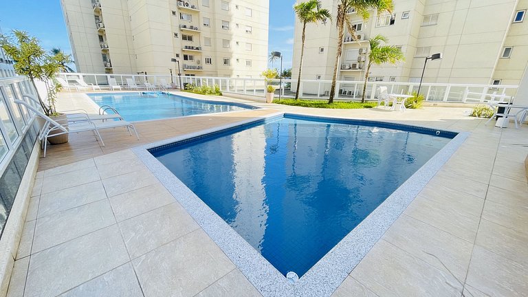 Apartamento com piscina e serviço de praia - Pitangueiras