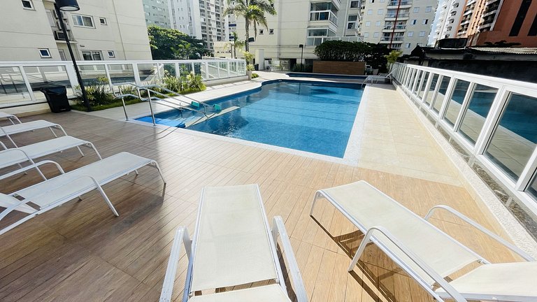Apartamento com piscina e serviço de praia - Pitangueiras