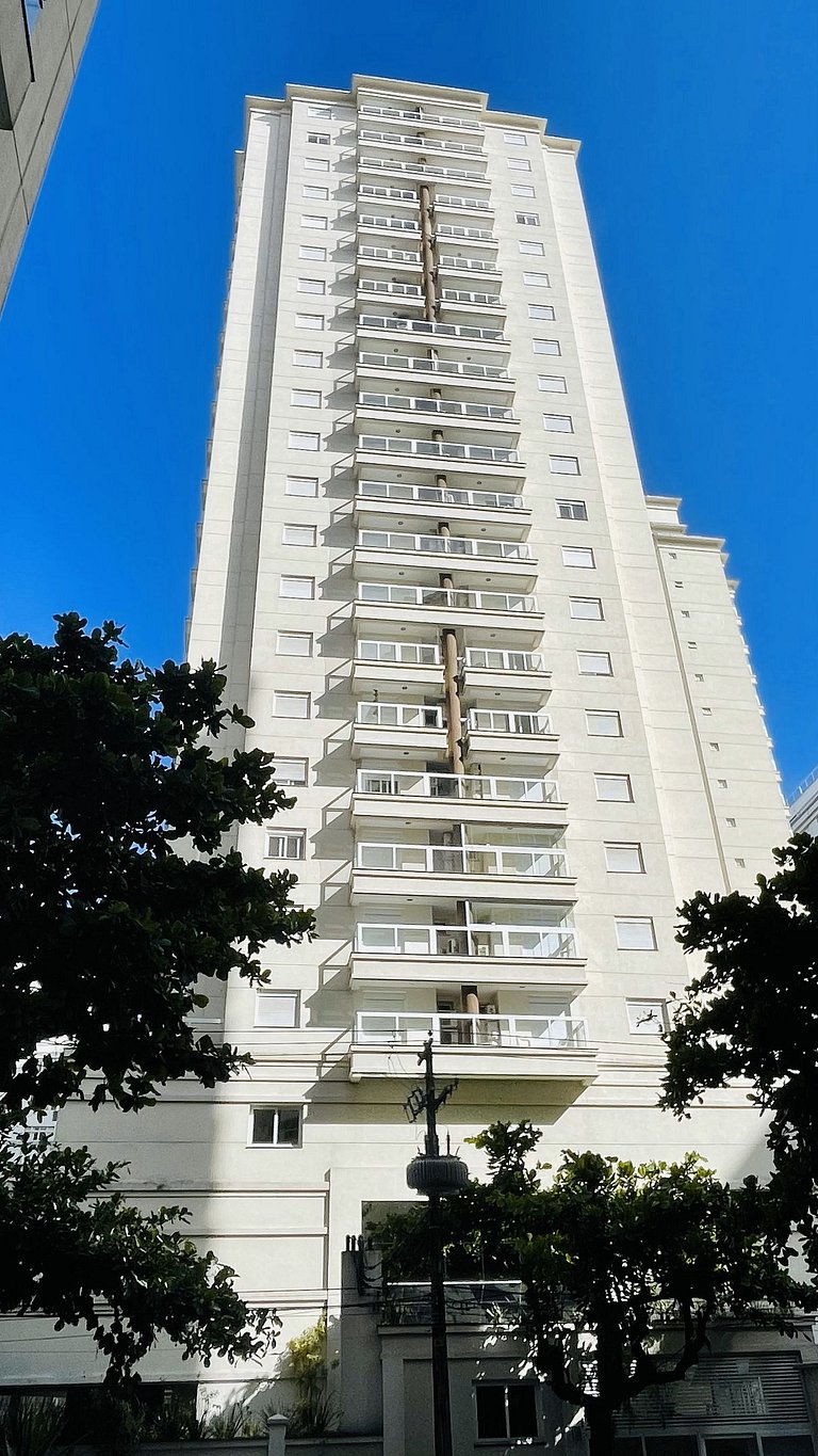 Apartamento com piscina e serviço de praia - Pitangueiras