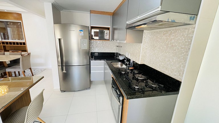 Apartamento com piscina e serviço de praia - Pitangueiras