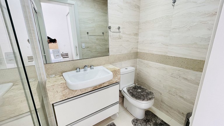 Apartamento com piscina e serviço de praia - Pitangueiras