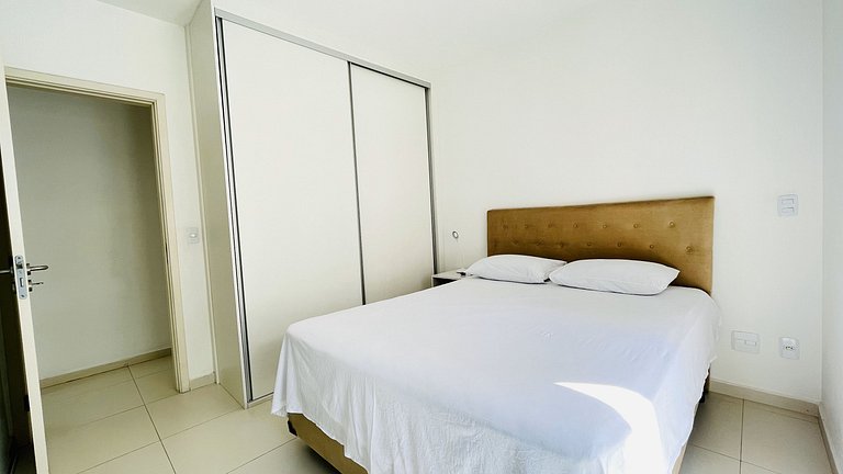 Apartamento com piscina e serviço de praia - Pitangueiras