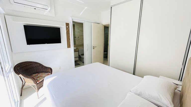 Apartamento com piscina e serviço de praia - Pitangueiras