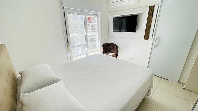 Apartamento com piscina e serviço de praia - Pitangueiras