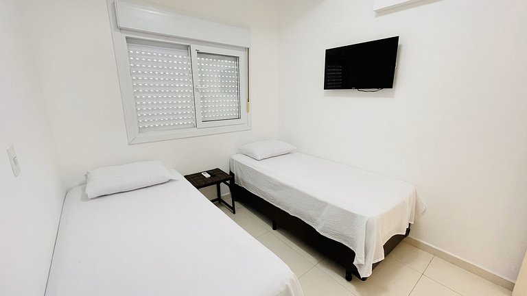 Apartamento com piscina e serviço de praia - Pitangueiras