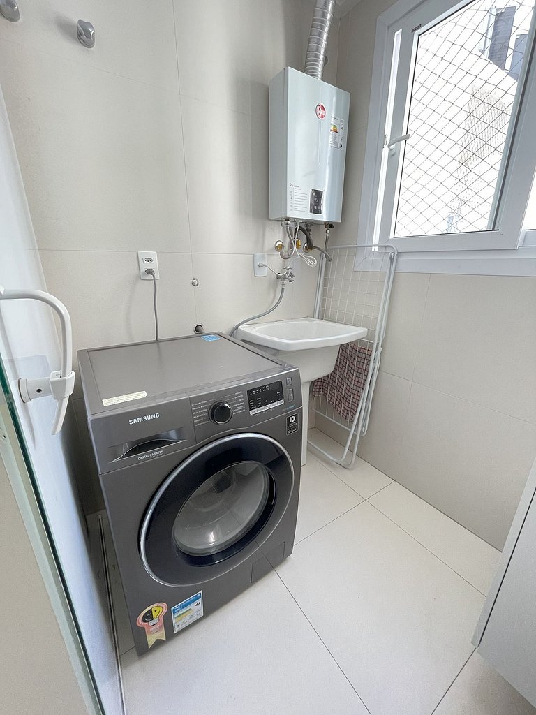Apartamento com piscina e serviço de praia - Pitangueiras